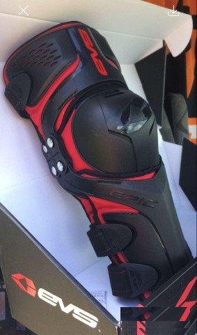 Наколенники EVS L-XL