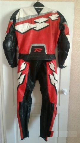 Кожаный комбинезон dainese