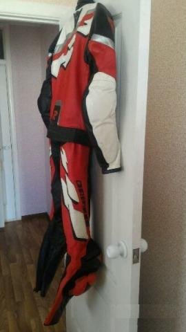 Кожаный комбинезон dainese