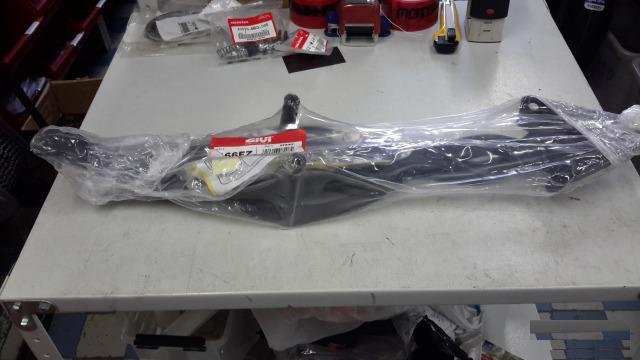 Крепление центрально кофра Givi 166FZ Honda VFR800