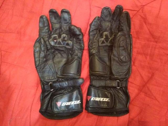 Мото перчатки Dainese