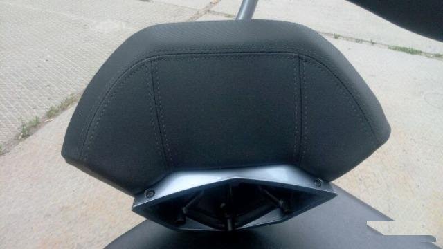 Спинка посажира новая для SYM 400i