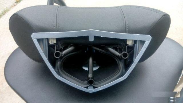 Спинка посажира новая для SYM 400i