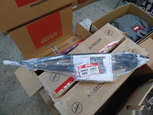 Крепление верхнего кофра Givi 359FZ для Yamaha FZ1