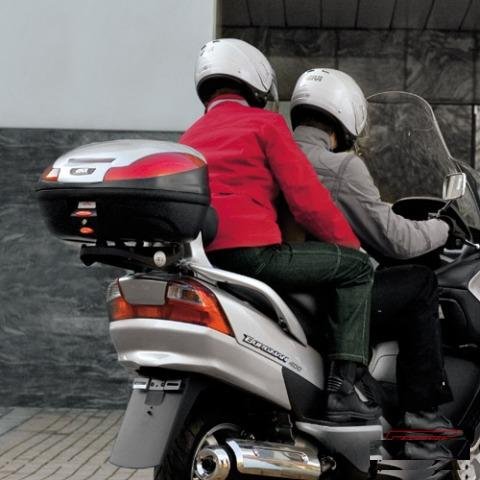 Центральный кофр Givi E470 Simply III Monolock 47л