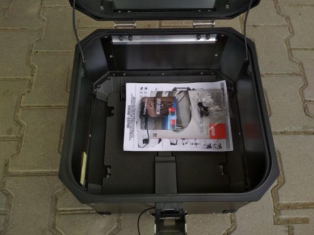 Центральный кофр Givi Trekker Outback 42L Black