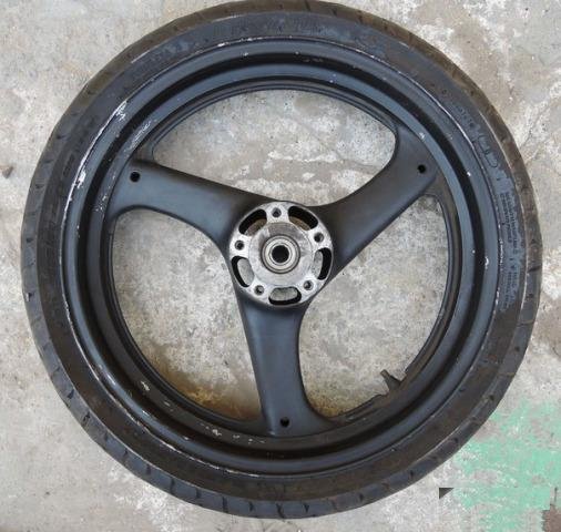 Переднее колесо Suzuki GSF400 Bandit 1989-1994