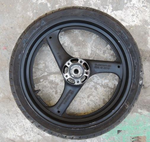 Переднее колесо Suzuki GSF400 Bandit 1989-1994