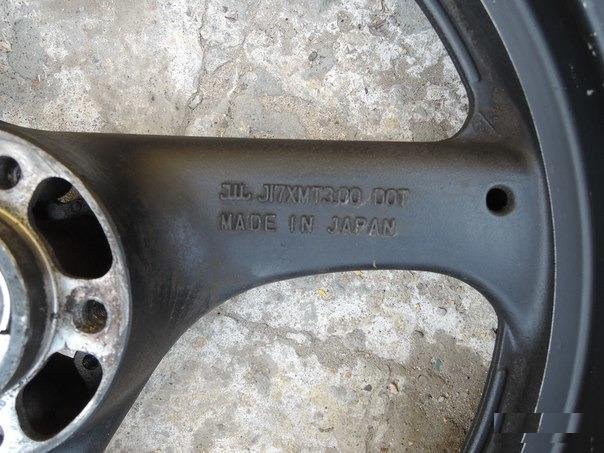 Переднее колесо Suzuki GSF400 Bandit 1989-1994