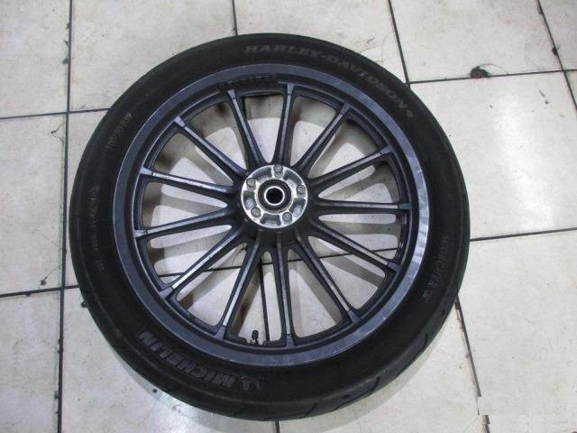 Колесо переднее Harley Davidson 883 2011 год