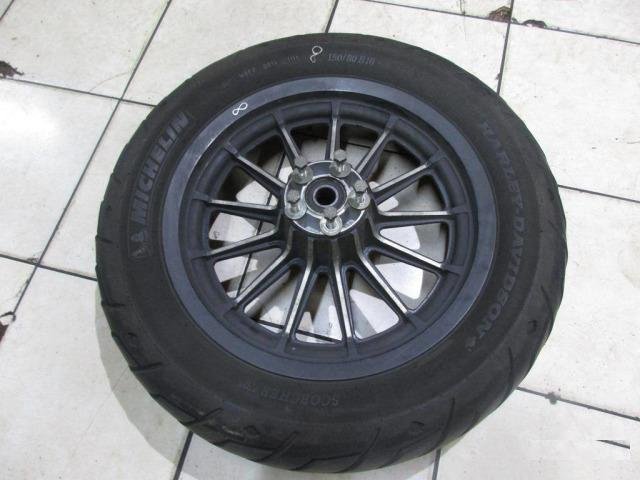 Колесо заднее Harley-Davidson 883 2011 год