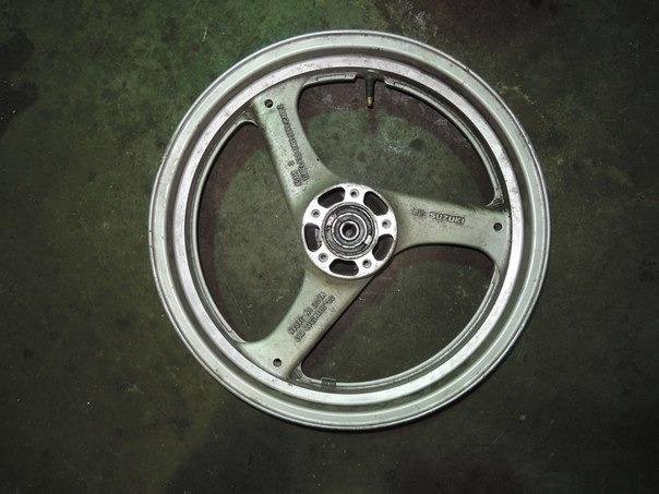 Переднее колесо Suzuki GSF250 Bandit 1991