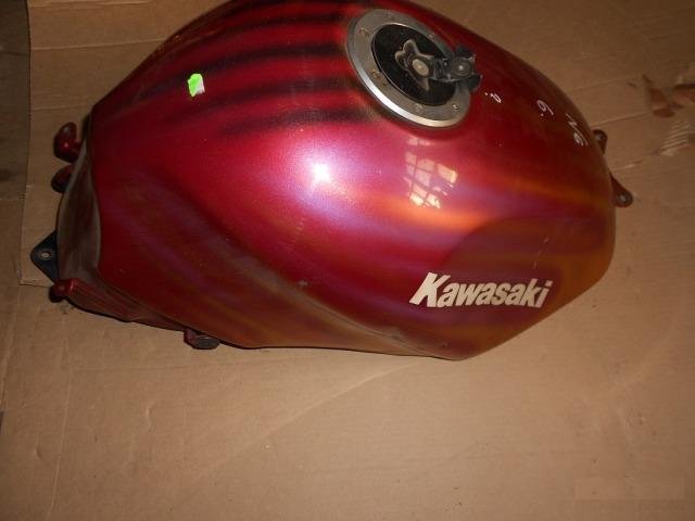 Бензобак Kawasaki ZZR 400-2 N6