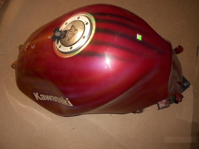Бензобак Kawasaki ZZR 400-2 N6
