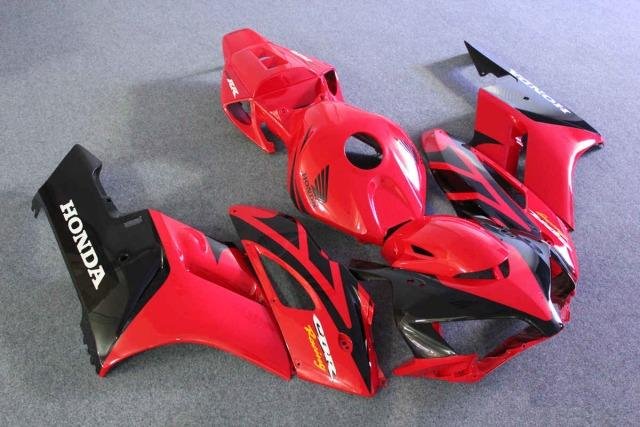 Комплект пластика Honda CBR1000RR 04-05 красно-чер