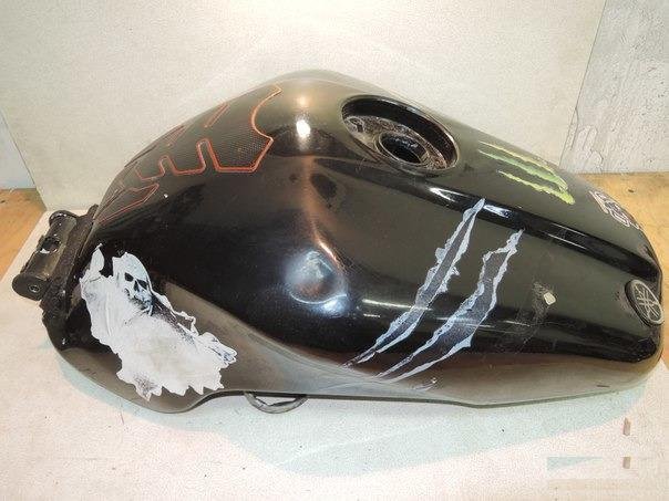 Бензобак Yamaha FZ400 1998