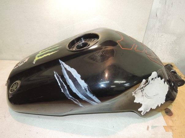 Бензобак Yamaha FZ400 1998