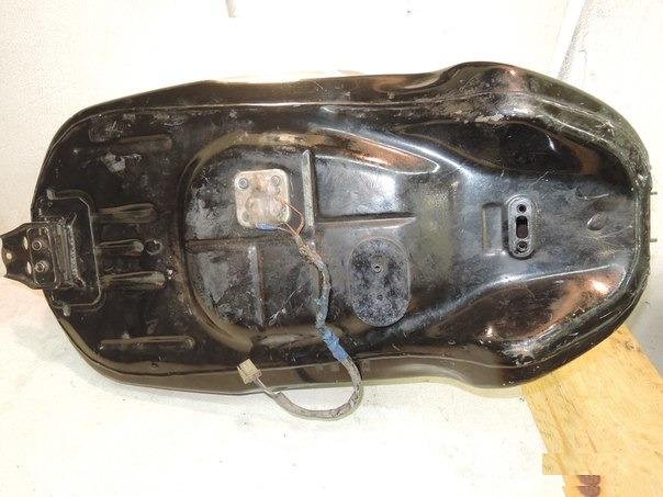Бензобак Yamaha FZ400 1998