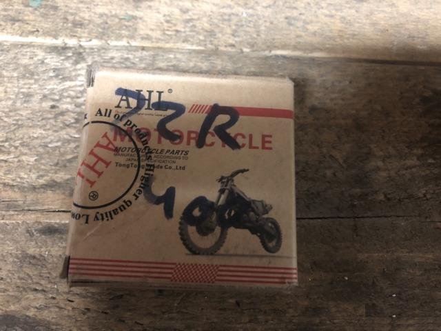 Кольца компрессионные на Kawasaki zzr 400-1. Новые