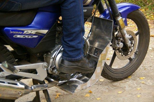 Защита ног и двигателя от грязи на Yamaha YBR 125