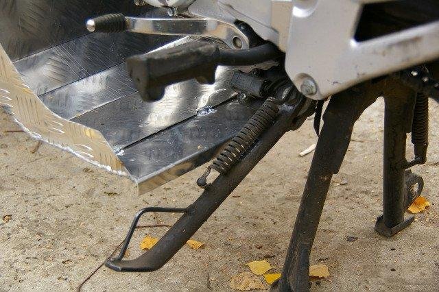 Защита ног и двигателя от грязи на Yamaha YBR 125