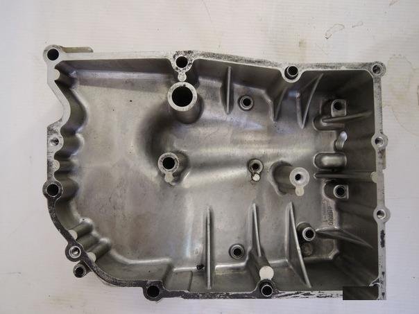 Верхняя крышка двс средняя Yamaha TDM850 1996-2001