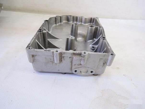 Верхняя крышка двс средняя Yamaha TDM850 1996-2001