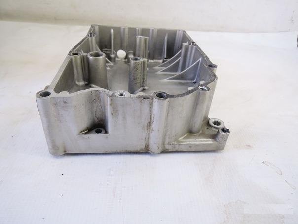 Верхняя крышка двс средняя Yamaha TDM850 1996-2001