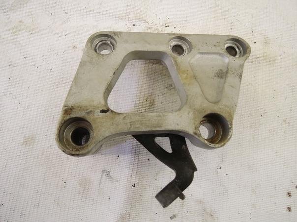 Кронштейн двс правый Yamaha TDM850 1996-2001