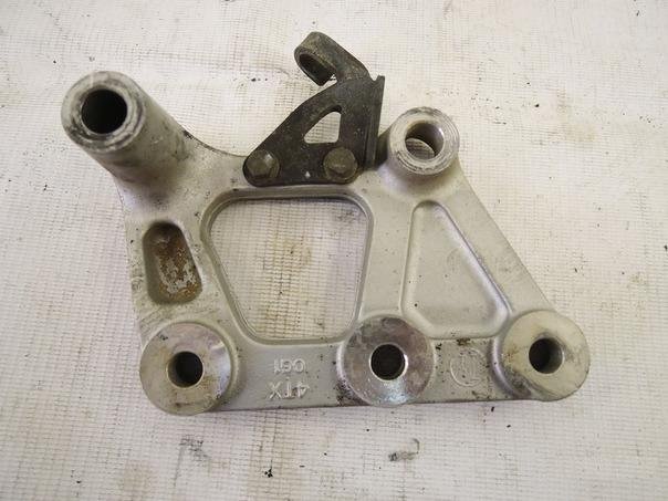 Кронштейн двс правый Yamaha TDM850 1996-2001
