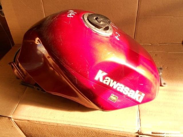 Бензобак Kawasaki ZZR 400-2 1993 год N143