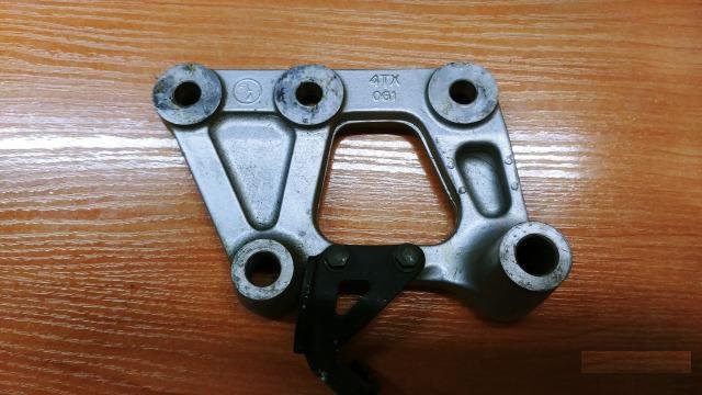 Кронштейн двигателя Yamaha TDM 4TX214190035