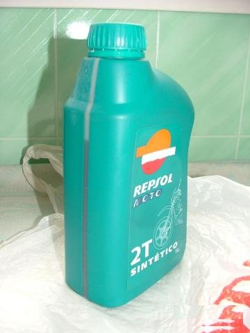 Масло Repsol для 2-тактных двигателей скутер