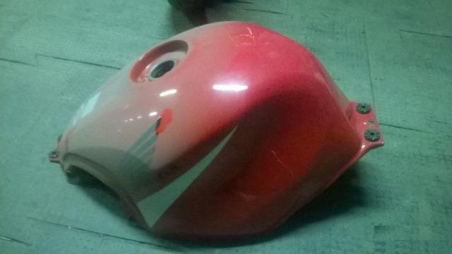 Бак на Honda cbr600f4