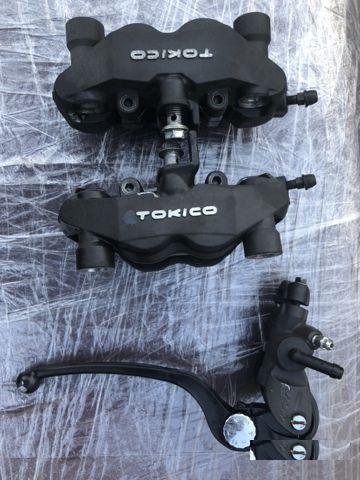 Суппорта Tokico на Suzuki GSX-R с колодками