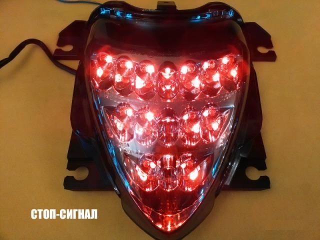 Темная задняя фара с поворотниками для M109R
