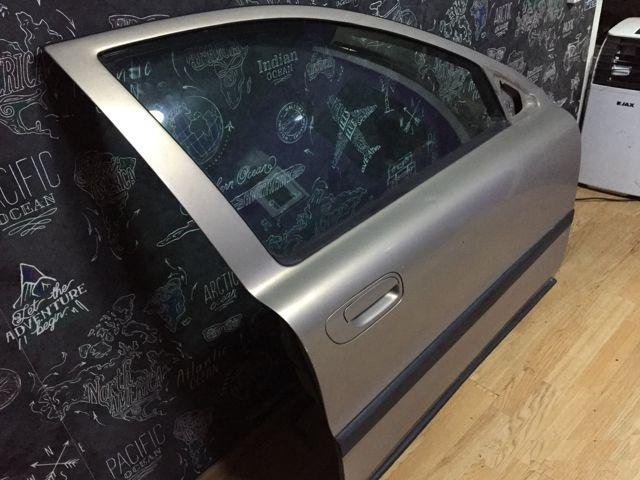 Дверь передняя правая Volvo V70