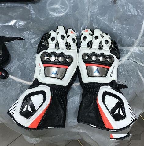 Перчатки Dainese