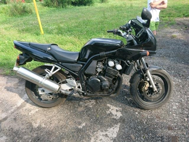 В разборе Yamaha FZ400 1997