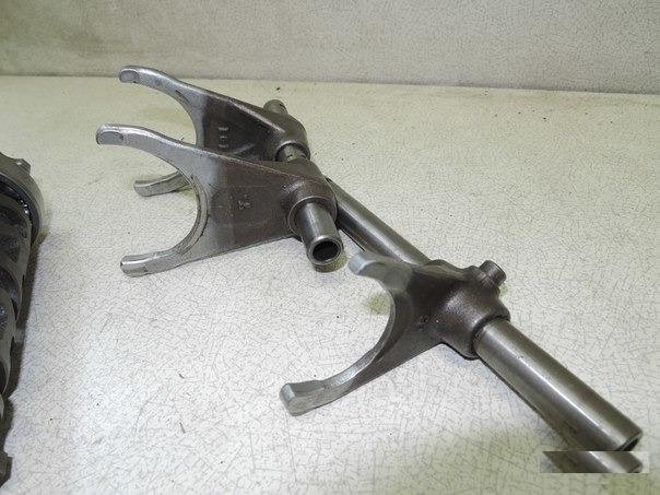 Копирный вал и вилки кпп Kawasaki ZZR400-I 1990-19