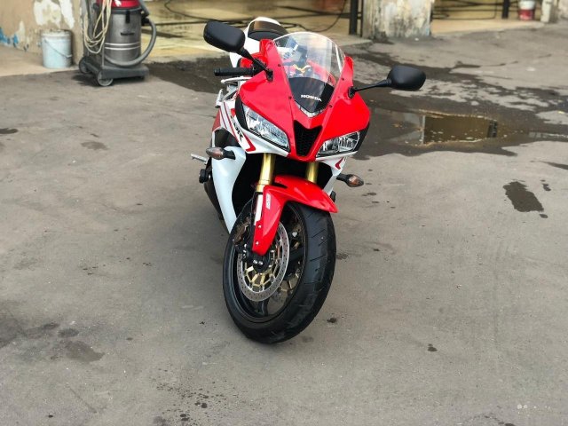 Спортивный мотоцикл Honda CBR 600 RR