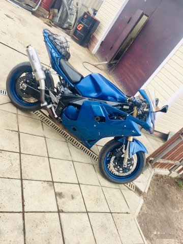 Yamaha FZR 1000