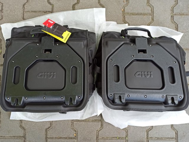 Сумки боковые Givi GRT720 Canyon