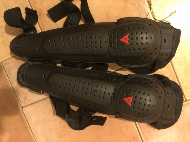 Налокотники Dainese