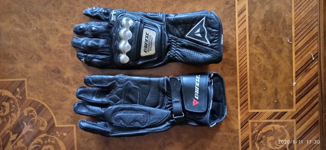 Продам мотоперчатки DAINESE