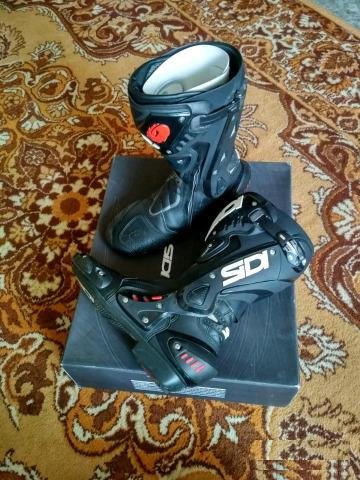 Мотоботы sidi
