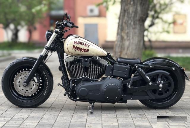 Harley-Davidson Dyna Street Bob Fat Custom Bobber