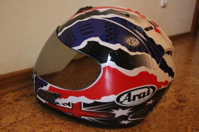 Продам шлем Arai