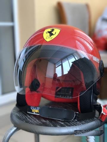 Шлем Ferrari новый