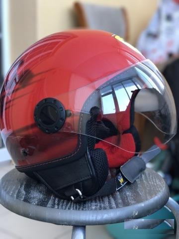 Шлем Ferrari новый